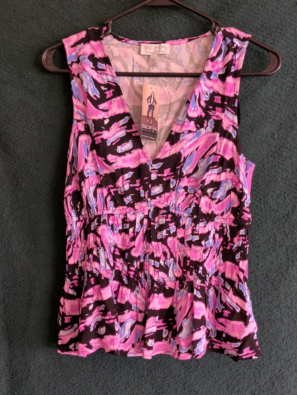SOFIA by Sofia Vergara Pink & Black Sleeveless V-Neck Smocked Waist Top